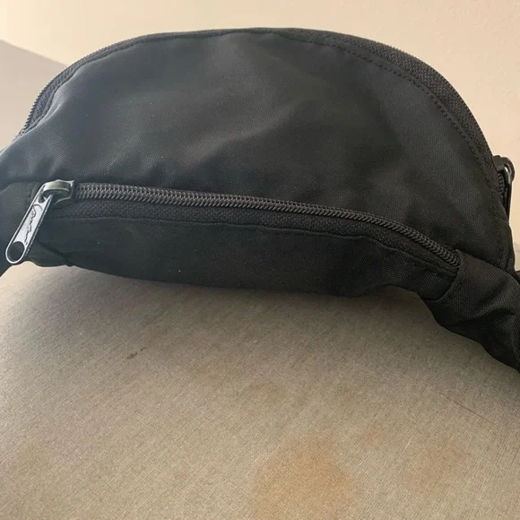 Vintage black Eddie Bauer bum bag/fanny pack/waist bag - Picture 6 of 10
